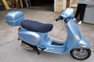 blue_vespa Bikes and Other 2-wheelers Pinstriping by Herb Martinez, Livermore, CA. Serving the San Francisco Bay area.            